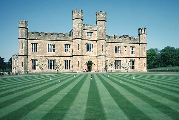 castle.jpg (53062 bytes)